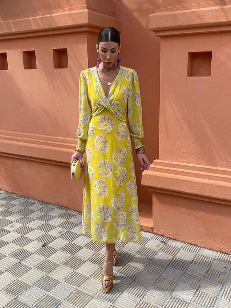 Elevate your style with Dress Raquel. This elegant V-neck dress features a beautiful flower print, perfect for any occasion. With long sleeves and a loose fit, it's both fashionable and comfortable. Dress it up or down for a versatile and chic look.