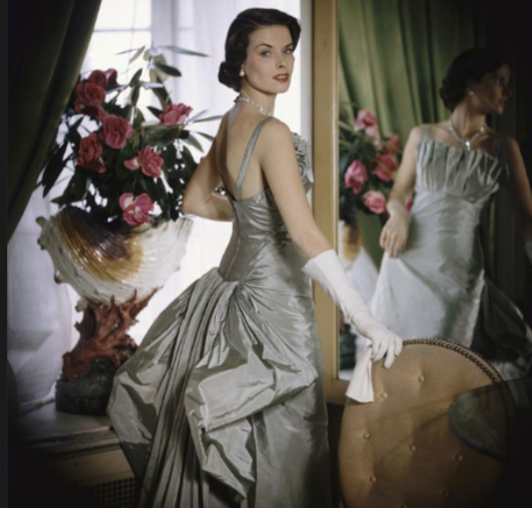 Contemporary Elegance: Infusing Vintage Dresses into Your Modern Wardrobe