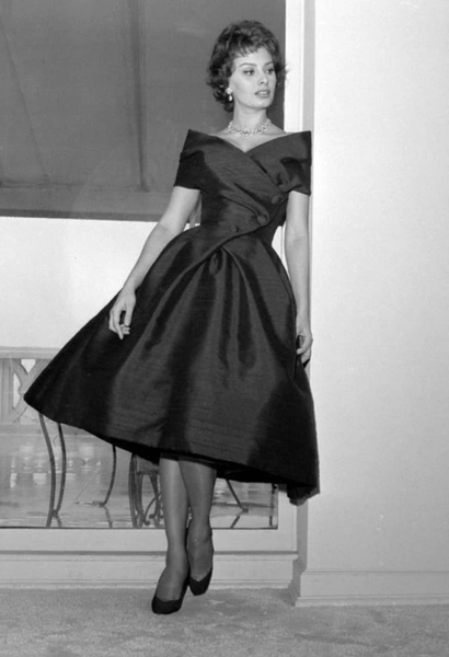 Stepping Back in Time: Finding Your Perfect Vintage Old Hollywood Dress for an Evening Occasion
