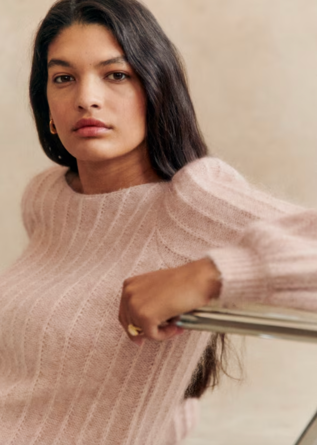 Stay cozy and chic in the Aretha Jumper. Made from a luxurious blend of wool and kid mohair, this jumper features long puffed sleeves and a boat neckline for a stylish and comfortable fit. The patterned knit adds a touch of texture, making it the perfect addition to your fall and winter wardrobe.