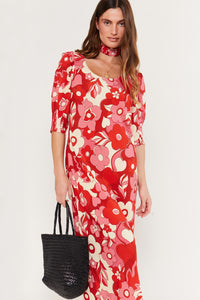 The Oleander Midi Dress is the perfect combination of style and comfort. With a loose and floaty fit, concealed elastic cuffs, and a scoop neck, it's designed to flatter all body types. Plus, the Sweetheart Floral Pink print adds a touch of femininity. Perfect for any occasion, this dress is sure to become a staple in your wardrobe.