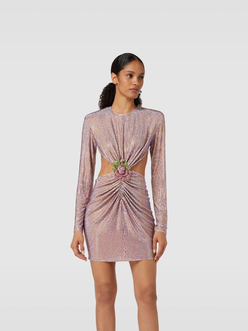 Feel like a glamorous queen in our Robe Irie! This elegant and chic rosa vestido is adorned with shimmering cristales, giving you a mesmerizing glow. Add a touch of luxury to your wardrobe and turn heads wherever you go. Elevate your style game with the Robe Irie.