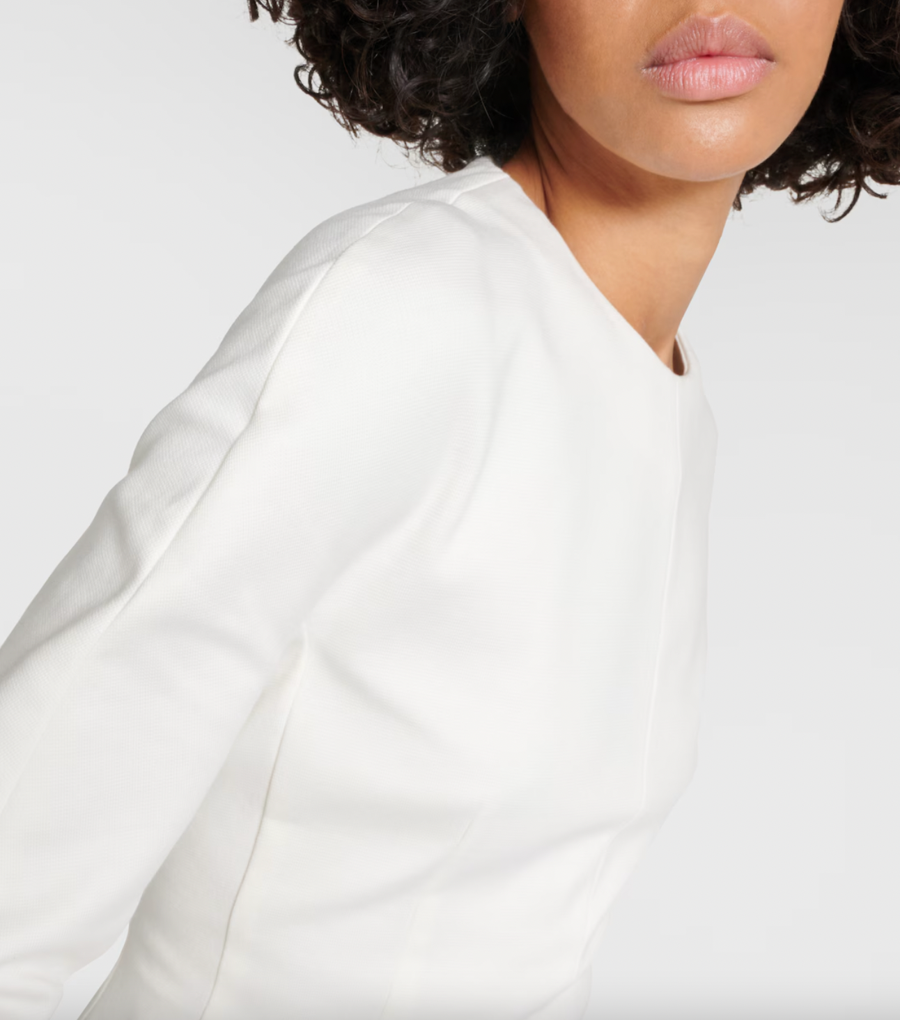 Expertly crafted from a wool-blend gabardine, the Ketch long-sleeve cotton minidress is a versatile and stylish addition to any wardrobe. With its flattering silhouette and high-quality material, this dress offers both comfort and sophistication. Perfect for any occasion, from the office to a night out.