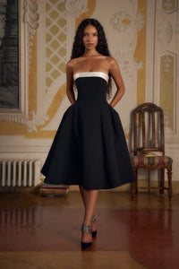 This exquisite Opera Silk Dress exudes sophistication and luxury with its strapless design and two interchangeable collars in velvet and silk. The inner bodice features silicone gripper elastic for a perfect fit while the high hip godets provide a flattering silhouette and built-in pockets for convenience. Boning on the side adds structure and the invisible zipper adds a seamless finish.