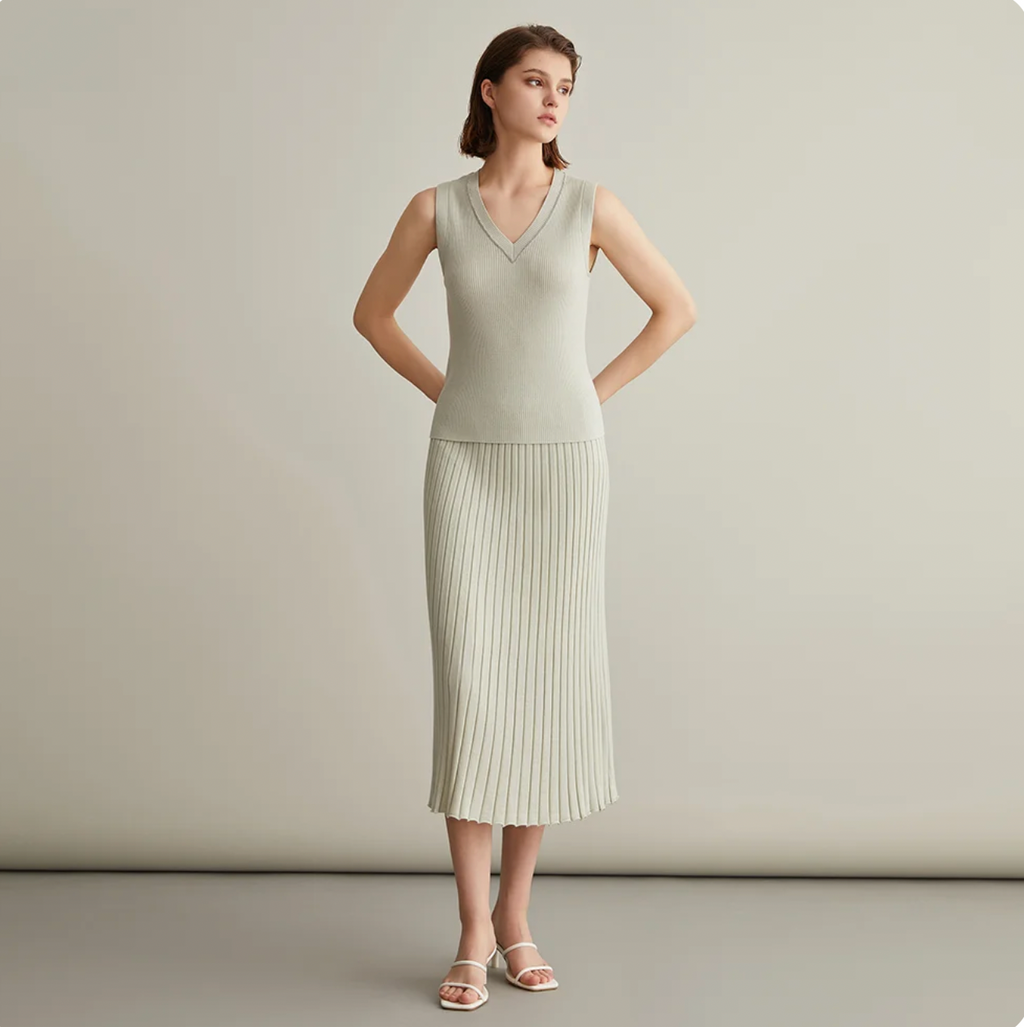 Elevate your wardrobe with Ensemble Anne. Our luxurious women's clothing features wholesale merino wool and silk for a lightweight yet stylish look. Versatile summer skirts and vests, designed for the fashion-forward woman. A perfect set for any occasion.