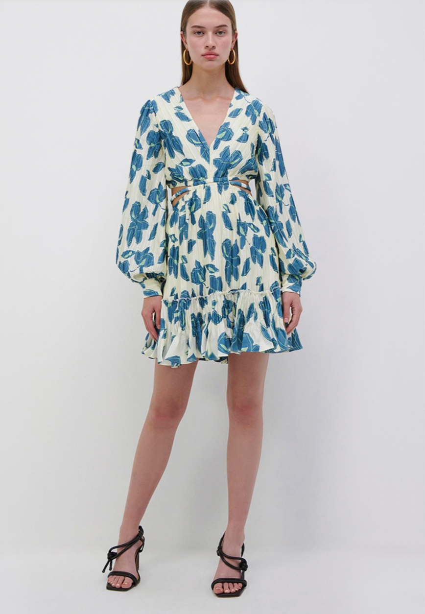 This Jonathan Simkhai Londyn Mini Dress is perfect for any occasion. The dress features a beautiful ivory print, making it a stylish and unique addition to any wardrobe. With its flattering fit and comfortable design, this dress will make you feel confident and fashionable.