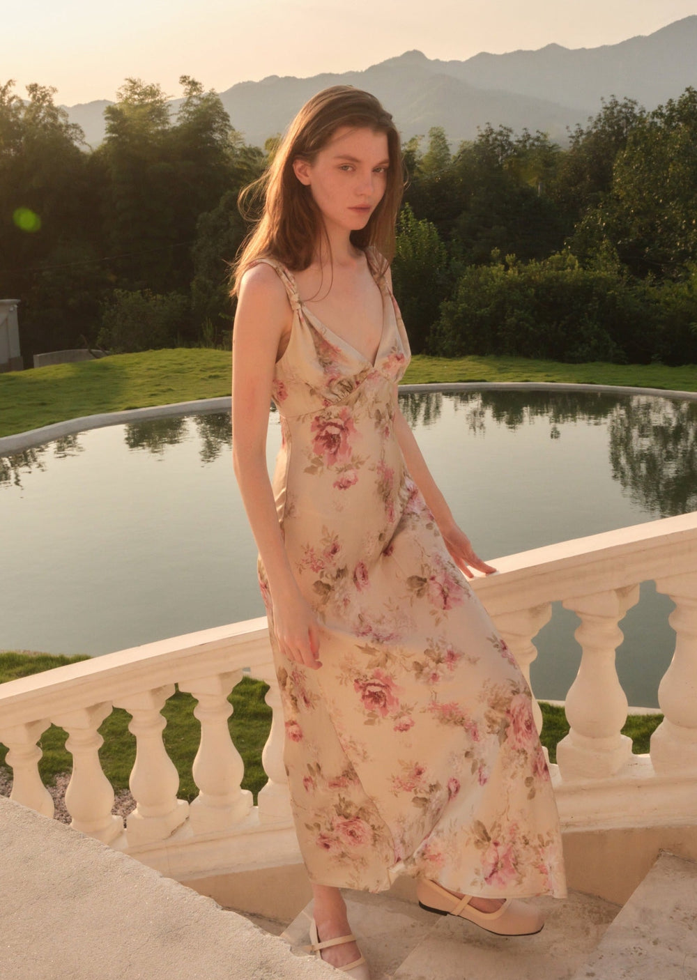 Vintage-style slip dress with pleated shoulder straps in a delicate Divine Rose silky Viscose. Explore the occasional vintage markets or any florists shop in the Candlelight Slip for a dreamy day out.