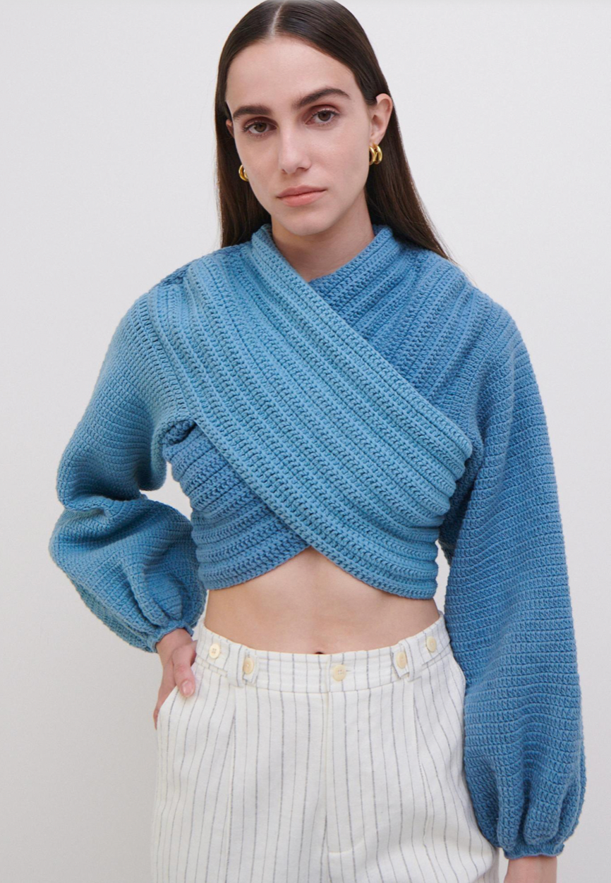 Experience the perfect blend of style and impact with our JONATHAN SIMKHAI x ELEXIAY EXCLUSIVE Pull en Crochet. Handmade in Nigeria by women crochet artists, this Cove/Adriatic pullover embodies a powerful collaboration that supports local artisans. Elevate your wardrobe while making a positive difference.