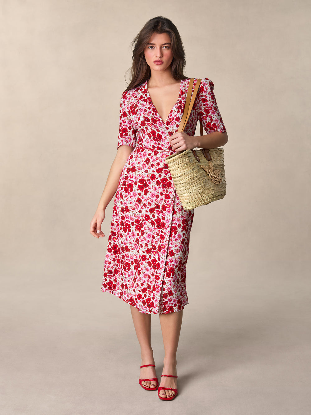 This exquisite midi wrap dress boasts a delicate pink floral print, a flattering surplice neckline, and a comfortable fit with a tie closure and five buttons. The skirt is also fully lined for added comfort. Elegance and style come together in the Robe Fleur dress!