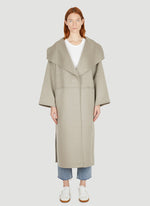 Load image into Gallery viewer, This luxurious signature cashmere coat in grey by TOTEME is the epitome of elegance and refinement. Made from premium cashmere, it provides ultimate warmth and comfort, making it the perfect addition to any sophisticated wardrobe. Elevate your style with this timeless piece.
