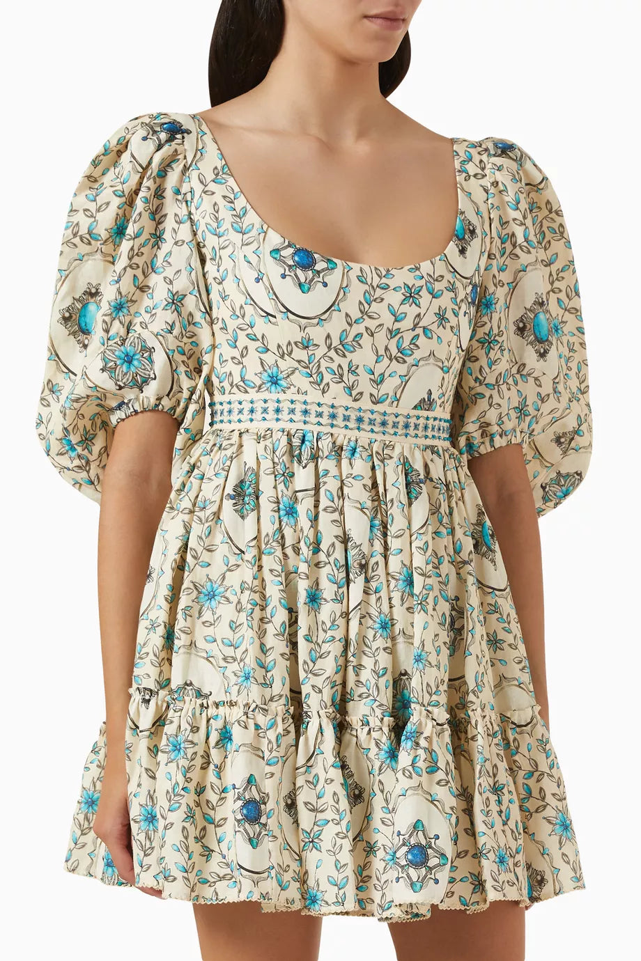 The Delirio Platero Hand-embroidered Mini Dress in Linen by Agua Bendita combines expert craftsmanship with luxurious comfort. Meticulously hand-embroidered and fashioned from breathable linen, this dress features elegant puffed sleeves that add a refined, playful touch. Perfectly suited for warm weather, it offers a sophisticated yet effortless look that enhances your summer wardrobe with enduring style.