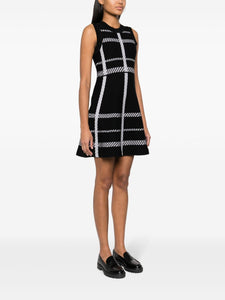 Elevate your style with the Dorothee Schumacher Check-pattern Sleeveless Dress. This dress features a striking check-pattern design that is both classic and modern. The sleeveless cut and lightweight fabric make it perfect for any occasion. Make a statement and turn heads in this timeless and chic piece!