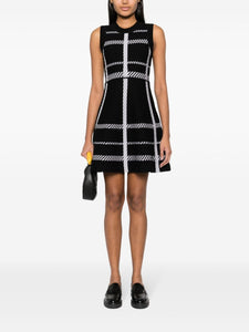 Elevate your style with the Dorothee Schumacher Check-pattern Sleeveless Dress. This dress features a striking check-pattern design that is both classic and modern. The sleeveless cut and lightweight fabric make it perfect for any occasion. Make a statement and turn heads in this timeless and chic piece!