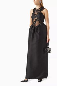 The Lace Maxi Dress in Taffeta by Self-Portrait embodies classic sophistication, blending structured taffeta with intricate lace accents. This elegant design offers a refined silhouette ideal for formal events. Enhance your look with statement earrings and sleek heels to complete a polished evening outfit.
