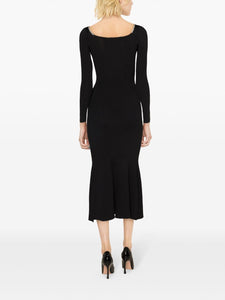 Expertly crafted by Self-Portrait, this flared midi dress is adorned with delicate crystal embellishments, adding a touch of elegance to any occasion. With its flattering silhouette and high-quality construction, this dress will make a statement and leave a lasting impression. Perfect for any fashion-forward individual looking to make a stylish and sophisticated statement.