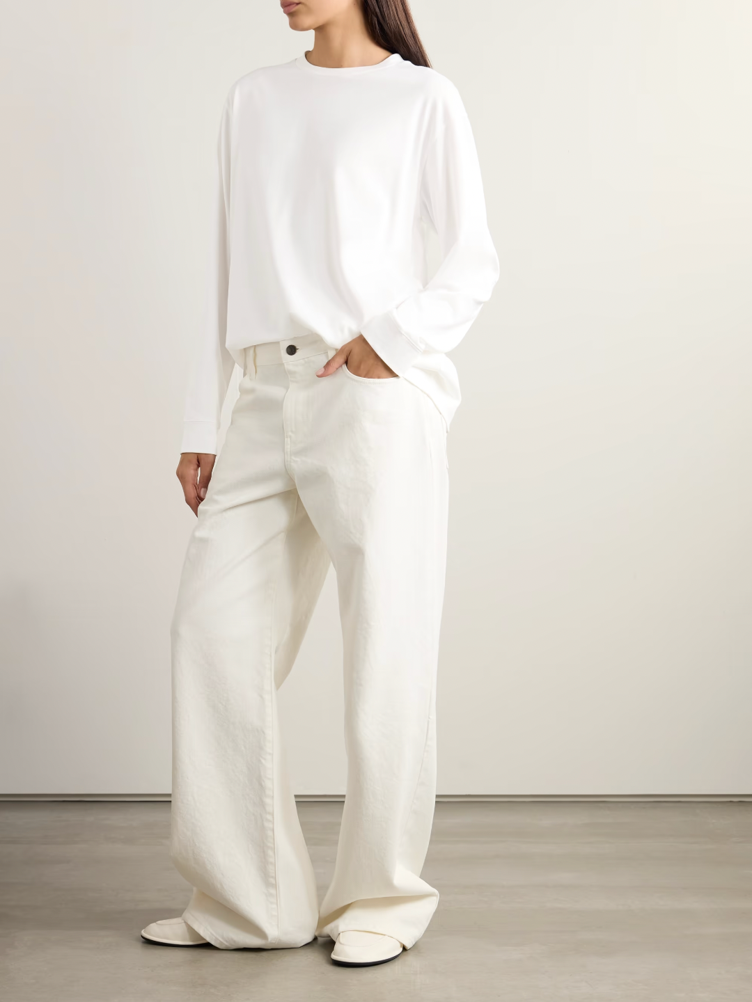 Crafted from premium cotton-jersey, the Ciles T-shirt embodies The Row's philosophy of timeless design and exceptional quality. Its relaxed silhouette offers effortless versatility—pair it with tailored trousers for polished sophistication, tuck it into denim for casual elegance, or layer it under midi skirts for refined dimension. 