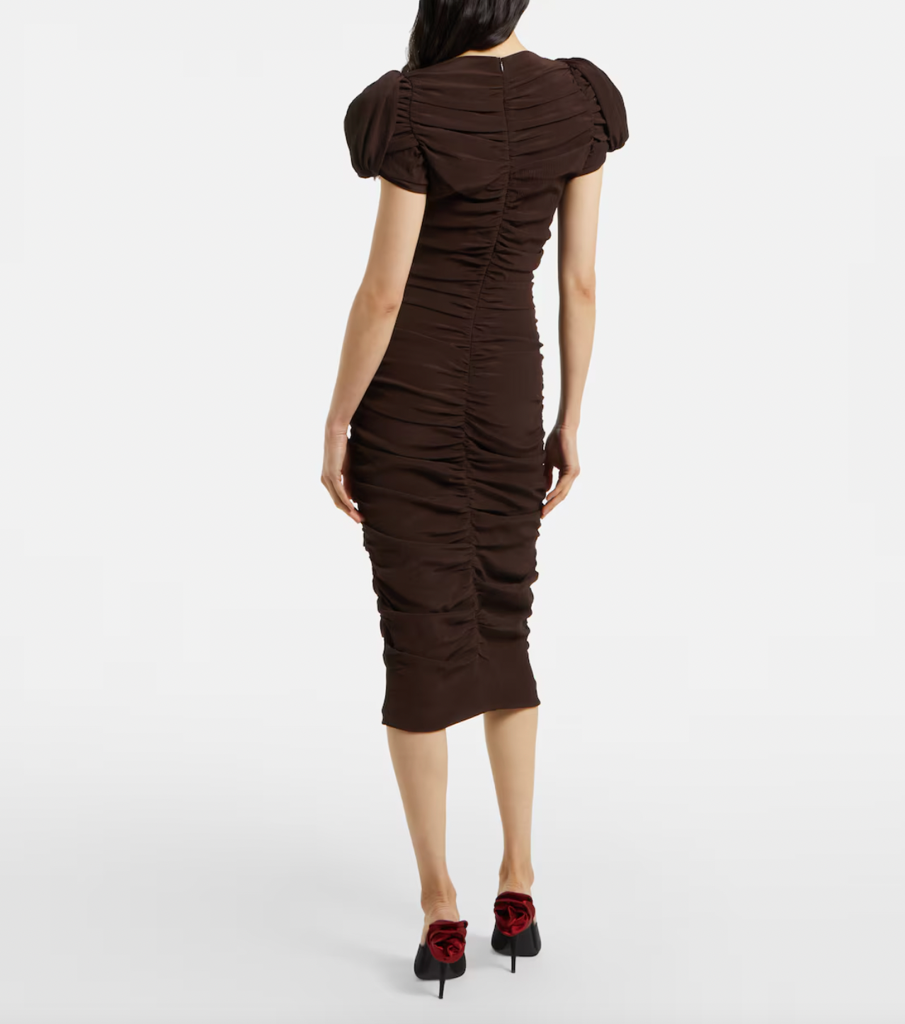 Elevate your wardrobe with this expert-crafted puff-sleeve silk midi dress by Magda Butrym. Designed with voluminous sleeves and a fluid silhouette, it combines luxurious silk fabric with sophisticated tailoring to create a timeless piece. Perfect for formal events or refined everyday elegance, the dress offers both comfort and statement style, reflecting meticulous attention to detail and high-quality craftsmanship.