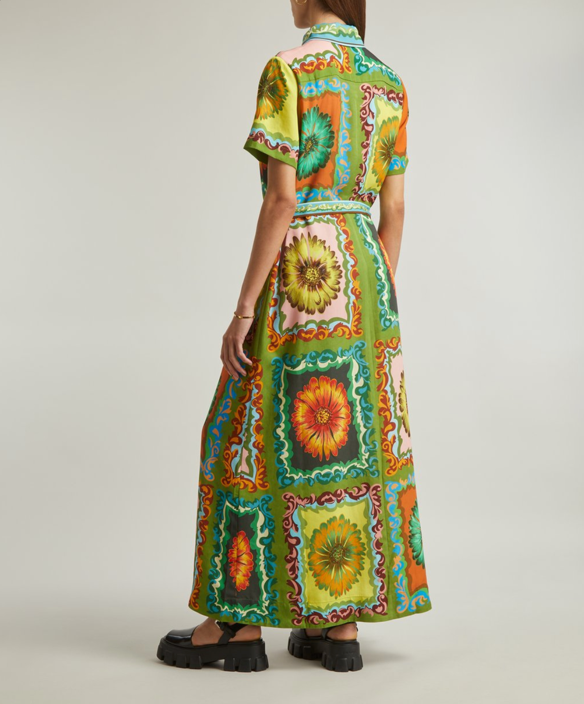 Expertly crafted with a fitted shirtdress silhouette, the Disco Daisy Shirtdress by Alemais exudes effortless style. Its shaped collar and stand add a touch of sophistication, while the concealed placket and self tie belt offer a flattering fit. With a subtle flair in the skirt, make a statement in this multi-coloured dress.