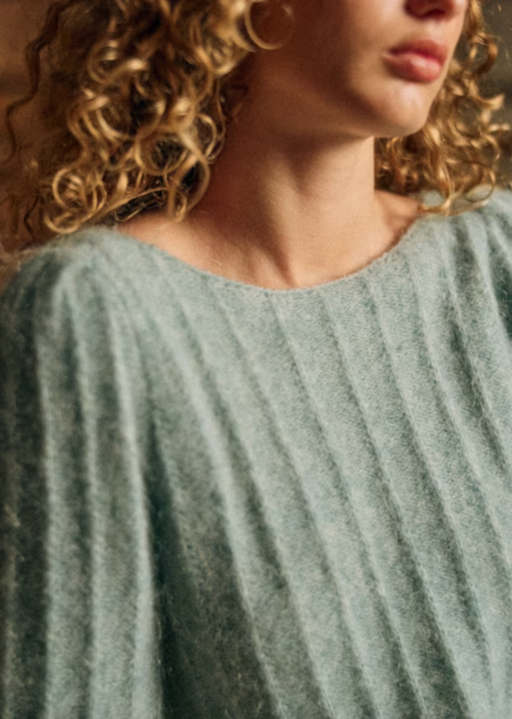 Stay cozy and chic in the Aretha Jumper. Made from a luxurious blend of wool and kid mohair, this jumper features long puffed sleeves and a boat neckline for a stylish and comfortable fit. The patterned knit adds a touch of texture, making it the perfect addition to your fall and winter wardrobe.