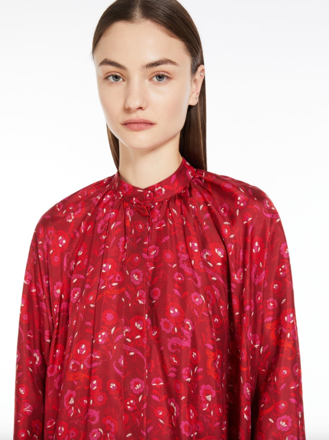 Expertly crafted in luxurious pure silk and adorned with a shimmering embroidered dragon, this midi shirtdress boasts a fluid silhouette with a flared skirt and detachable silk charmeuse belt. It features a lightly gathered mandarin collar, side pockets, and hidden button closure. Elevate your waistline with the matching leather belt.