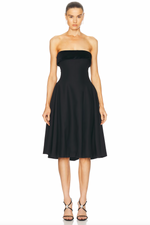 Load image into Gallery viewer, This elegant dress is versatile and stylish with its two interchangeable collars in luxurious velvet and silk. The silicone gripper elastic ensures a secure fit, while the built-in pockets add functionality. Perfect for any occasion, this dress is a must-have for the fashion-forward woman.
