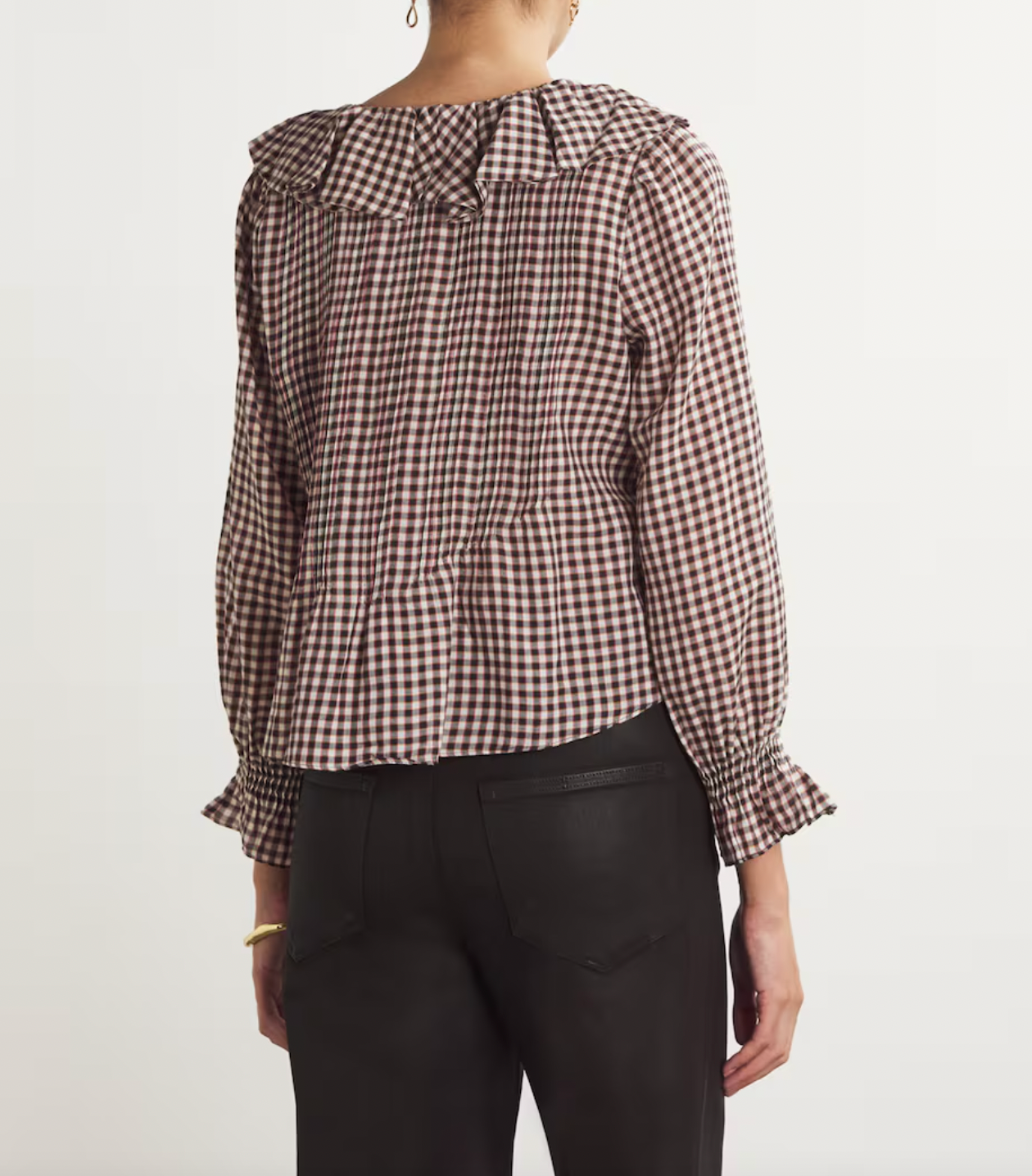 Embrace bohemian style with the Hardy blouse from Dôen. Made with organic cotton voile, this ruffled top features a playful plaid print for a touch of nostalgia. Perfect for a casual, retro-inspired look.