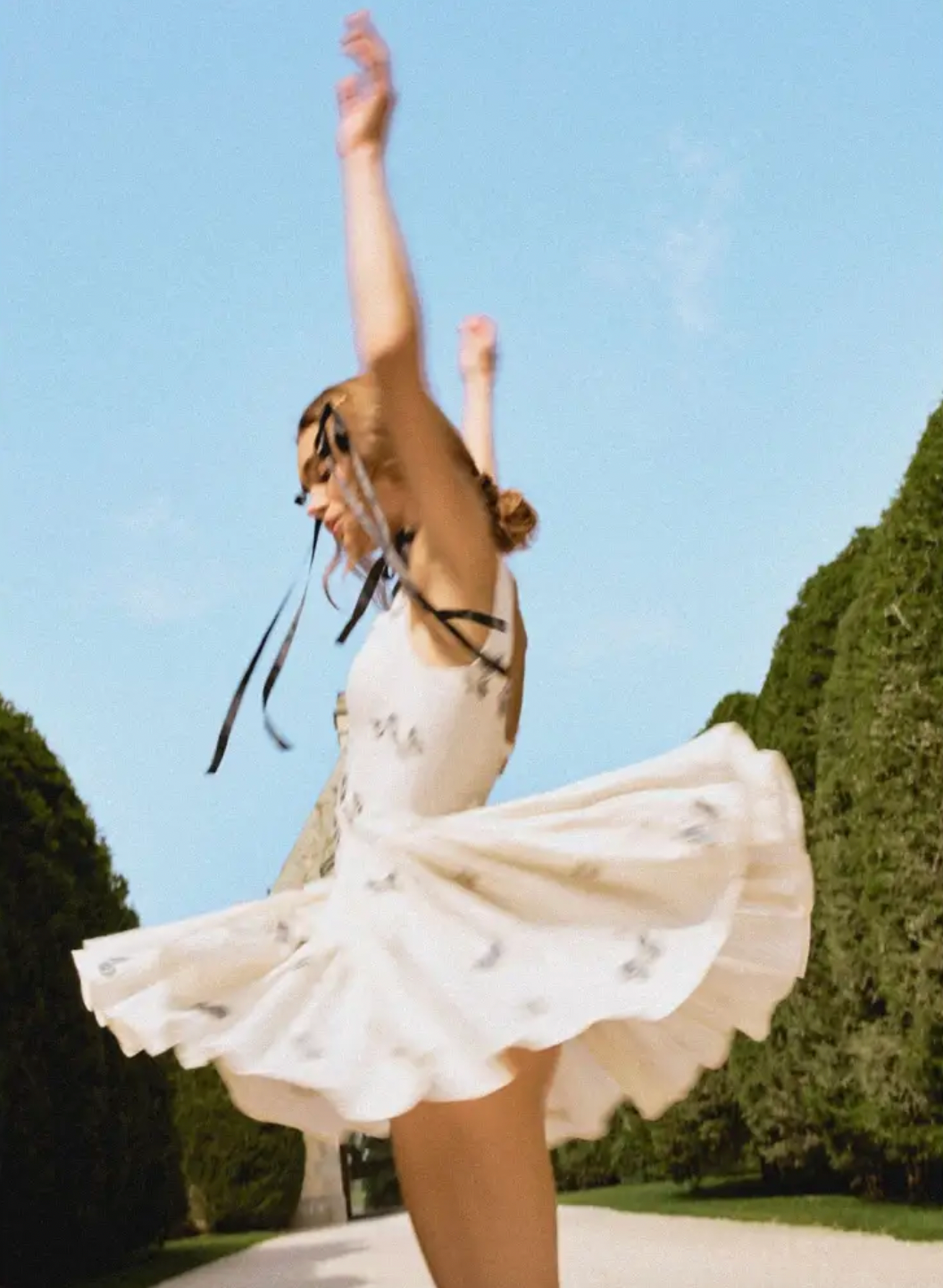 Discover the enchanting Pluma Lymanopoda mini dress, where artistry meets everyday elegance. Delicate butterfly appliqués create the illusion of nature's most graceful creatures landing softly on your skin. Crafted from breathable 100% linen in ivory and blue, this dress features a fitted bodice that transitions into a voluminous gathered skirt at the dropped waist, flattering your silhouette with effortless sophistication. 