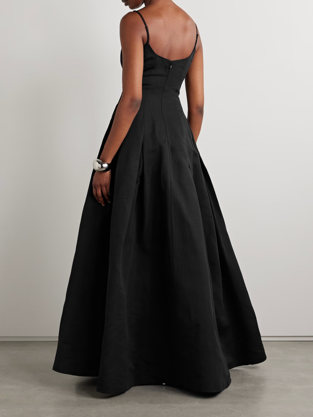 Elevate your wardrobe with the Joy Pleated Cotton-blend Faille Maxi Dress by STAÜD. Crafted from a soft yet structured cotton-blend faille, this maxi dress features elegant pleats that create graceful movement and a flattering silhouette. Perfect for both day and evening, its timeless design offers effortless sophistication and comfort, making it a versatile choice for any occasion. Experience the perfect blend of style and ease with this standout piece.