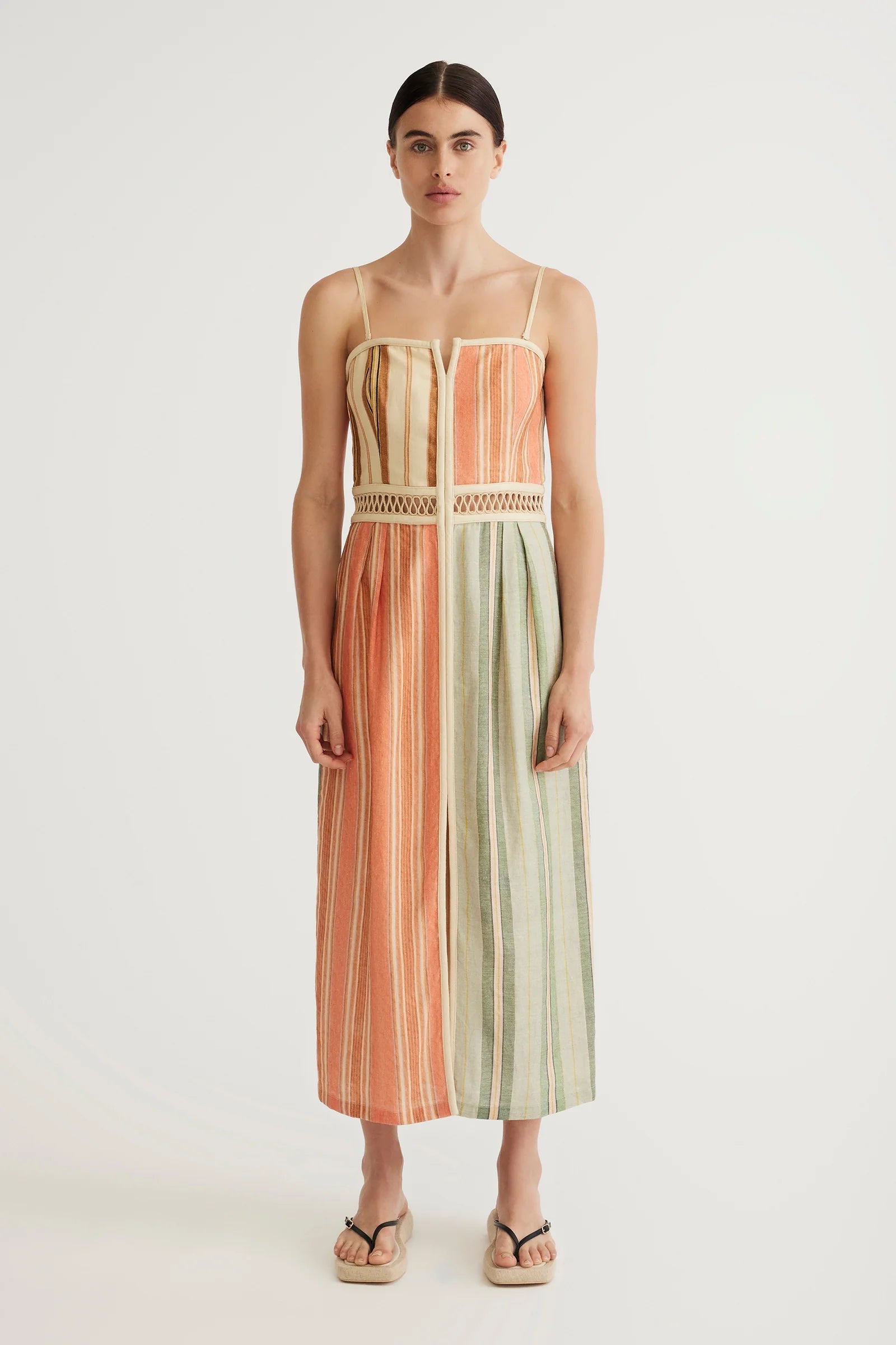 Otherworldly and quintessentially artisanal, the Laude Panelled Midi Dress offers up endless sartorial possibilities. Featuring a hand-drawn print, it’s crafted from fine silk cotton for a refined feel. Honouring the brand’s covetable features, it’s a piece that exudes effortless elegance. Complete with a removable placement belt and button front placket; an ode to adventure and versatility.