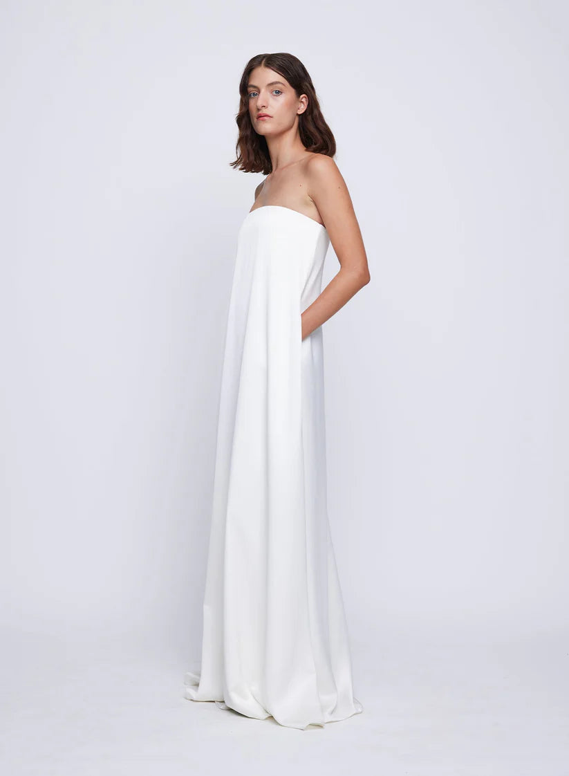 The Delfina Dress in Ivory is a timeless occasion piece to keep in your wardrobe for years to come. Showcasing a feminine strapless silhouette and internal bodice for support and ease of wear. Cut in a soft silky feel fabrication and completed with side pockets.&nbsp; This dress can be styled for summer day time events or more formal evening events.