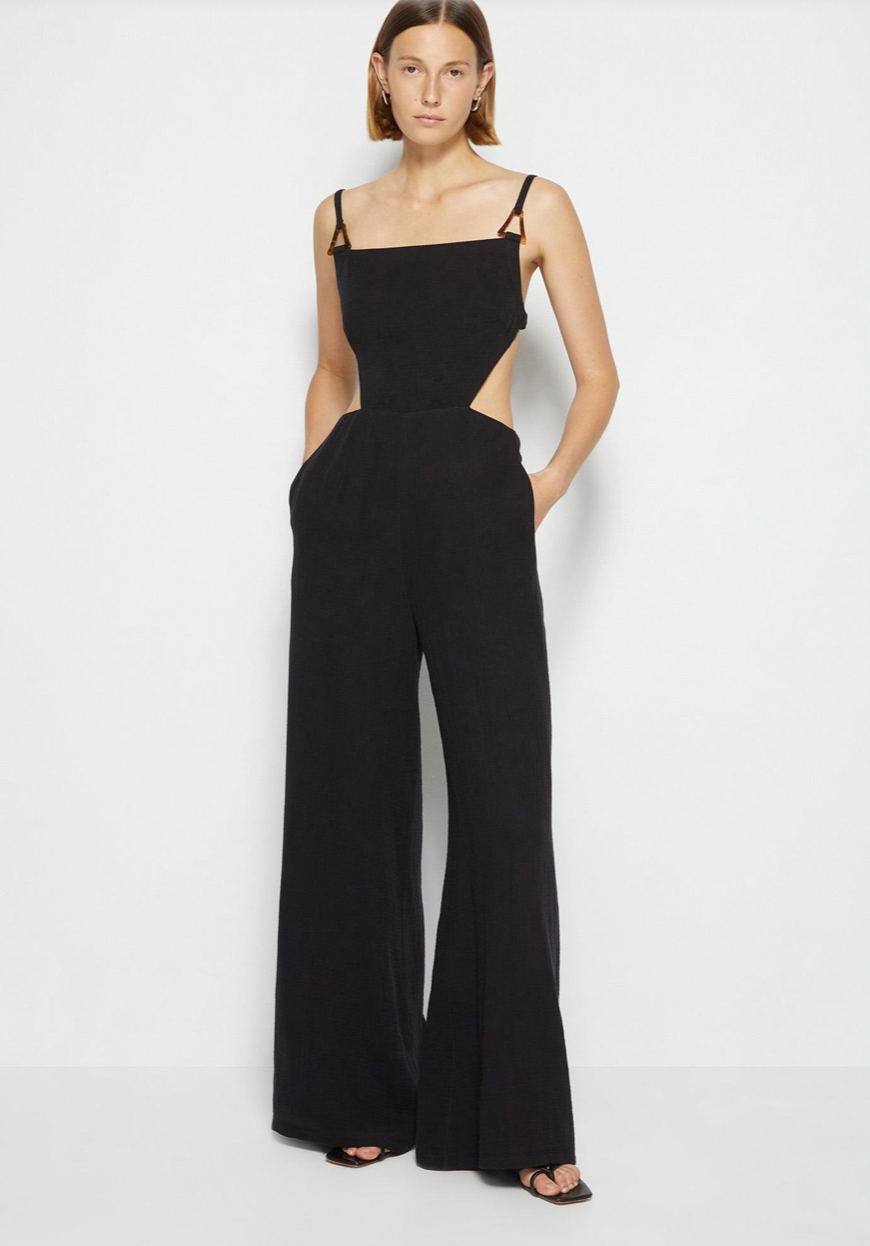 The Combinaison Mabel is an elegant and versatile jumpsuit from the SIMKHAI collection. Made with high-quality cotton, it features a unique Mabel cutout design that adds a touch of sophistication. Perfect for any occasion, this jumpsuit will make you look and feel stylish and confident.