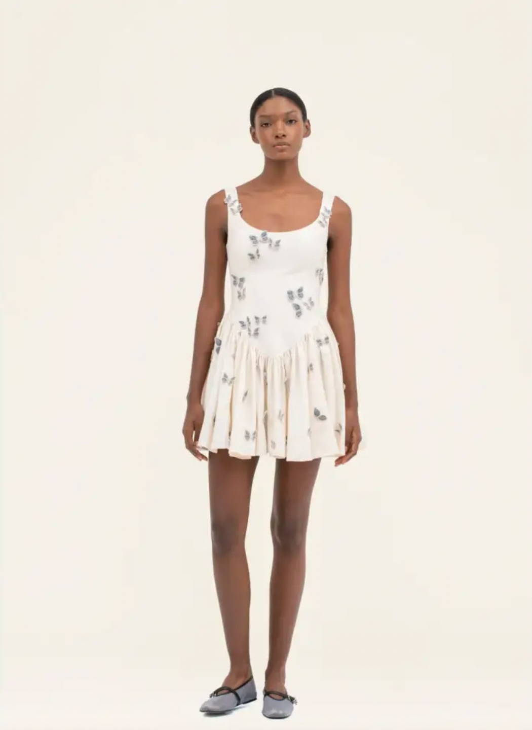 Discover the enchanting Pluma Lymanopoda mini dress, where artistry meets everyday elegance. Delicate butterfly appliqués create the illusion of nature's most graceful creatures landing softly on your skin. Crafted from breathable 100% linen in ivory and blue, this dress features a fitted bodice that transitions into a voluminous gathered skirt at the dropped waist, flattering your silhouette with effortless sophistication. 