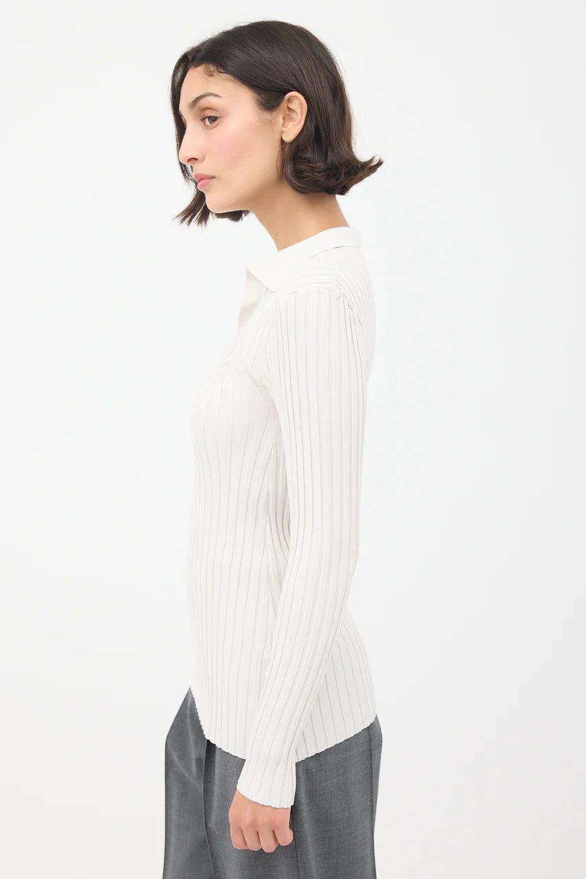 Elevate your wardrobe with Toteme's Arradon top, pleated in sustainably-sourced blend. The contoured construction and open-point collar create a sleek silhouette, while the ribbed knit adds a touch of sophistication. Pair with a coordinating skirt and sculptural accessories for a modern, art-inspired look.