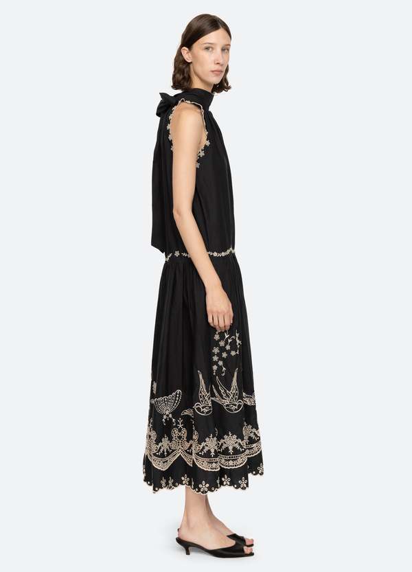 Elevate your wardrobe with the Kingsley Embroidery Tank Dress by SEA NY, designed to combine elegance and ease. Featuring intricate embroidered details, a high neckline, and a charming back bow tie, this dress offers a sophisticated silhouette. The scalloped hemline adds a delicate finishing touch, while the button back closure ensures a relaxed and comfortable fit. Perfect for any occasion, Kingsley blends timeless style with effortless charm.