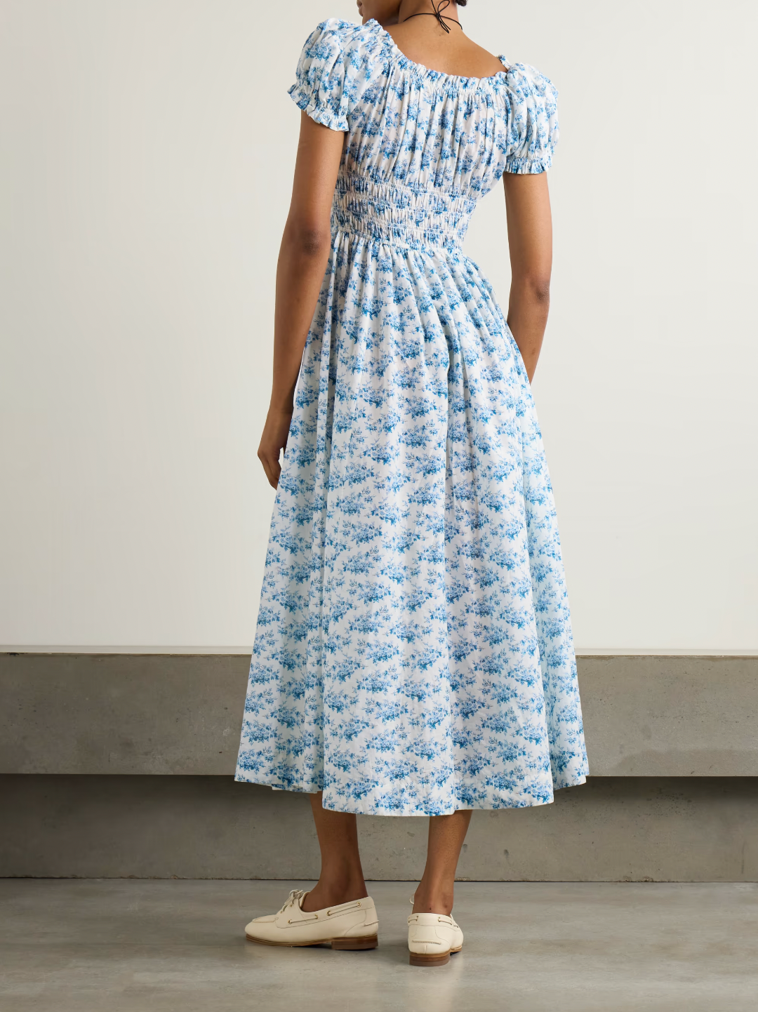 Experience effortless romance with the Ashlynn midi dress by DÔEN. Crafted from breathable organic cotton-voile, its all-over floral print captures a timeless, delicate charm. The shirred bodice offers a comfortable fit, while adjustable ties at the neckline and waist allow you to tailor the silhouette to your liking. Perfect for warm days and graceful evenings, this dress brings Southern Californian ease to your wardrobe with eco-friendly elegance.
