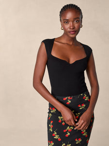 Upgrade your wardrobe with the Naella Skirt! Made from high-quality printed jersey, this midi tube skirt is the perfect addition to any outfit. Its flattering fit will make you feel confident and stylish, while its unique print will make you stand out. Perfect for any occasion, this skirt will become your new go-to piece!