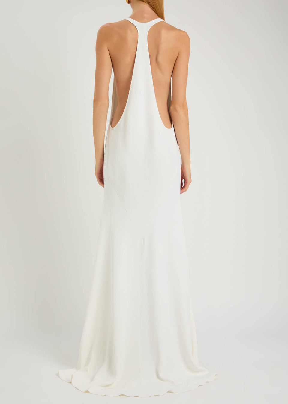 Experience modern sophistication with the Marcel crepe maxi dress by Jacquemus. Its sleek racerback silhouette and expertly crafted panels gently contour your figure, while the smooth crepe fabric flows gracefully to the floor. Perfect for minimalist sandals and delicate jewelry, this dress combines sporty elegance with subtle glamour, making it an effortless choice for refined, polished looks.