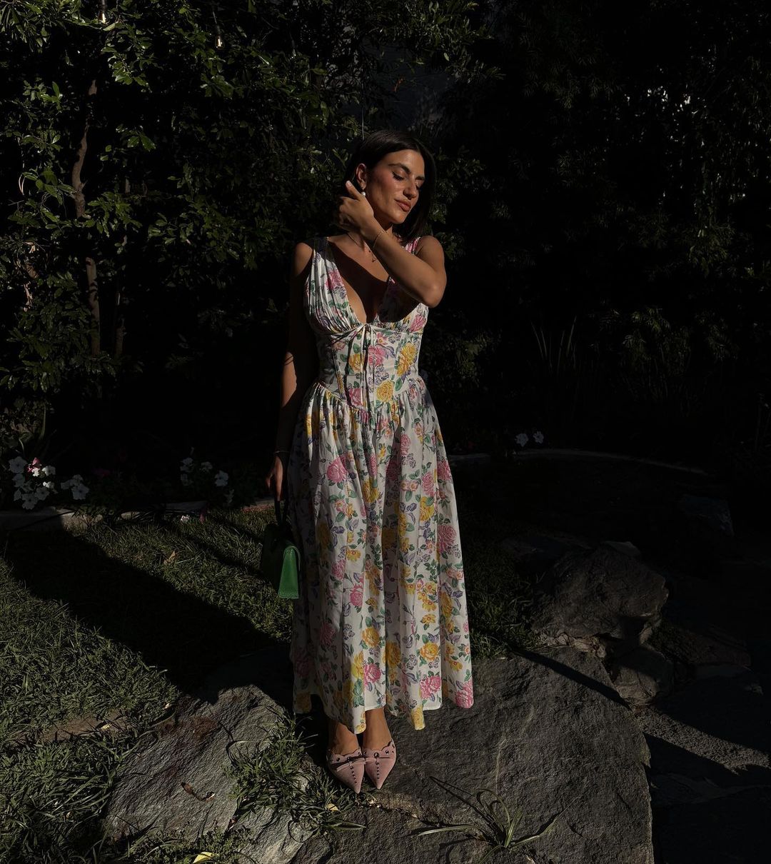 The 'Emelina' dress exudes effortless elegance with its blend of cotton-rich fabric and stretch, perfect for any occasion. The gathered bust and corseted waist create a flattering silhouette, while the midi skirt adds a feminine touch. The versatile white vintage rose print and convenient back zipper make it a go-to choice for any season.