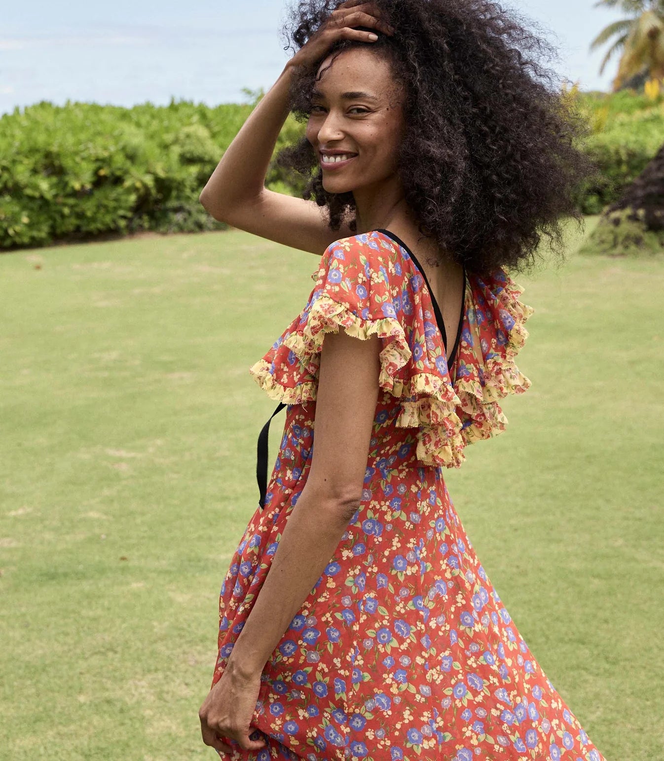 In floaty silk georgette, the Audette Dress—a favorite of our co-founder Katherine— features a plunging V-neckline adorned with cascading picot-edged ruffles, a fixed grosgrain ribbon tie, and a viscose georgette lining. A fitted bodice with an invisible side zipper gives way to a flouncy full-length skirt with contrast godet panels.