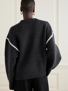 Elevate your wardrobe with this oversized sweater by Toteme crafted from a sumptuous wool and cashmere blend. Its relaxed fit with dropped shoulders offers effortless comfort, while the contrasting cream embroidery adds a refined, distinctive touch. Designed as a timeless staple, it seamlessly enriches your collection, providing both warmth and style for any occasion.