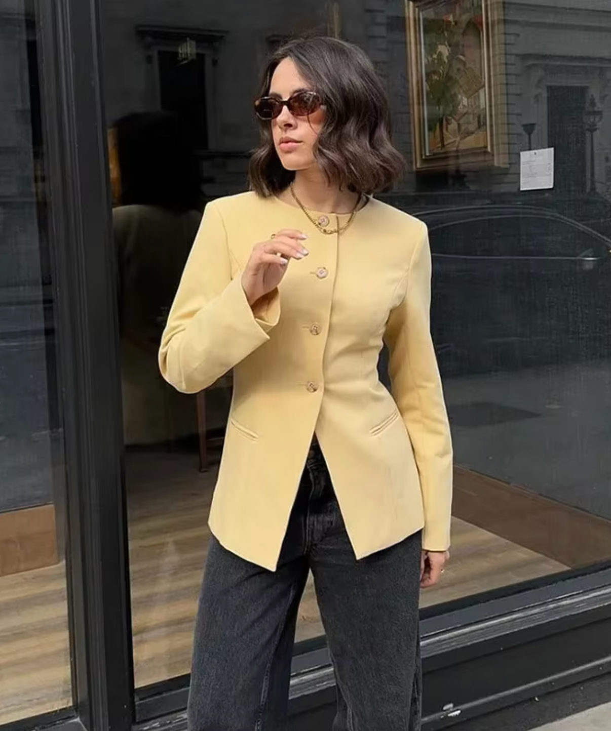 Expertly crafted from luxurious silk, this elegant blazer offers a fresh take on traditional tailoring. Its loose fit and open front provide a comfortable yet fashionable look. Elevate any outfit with this statement piece.