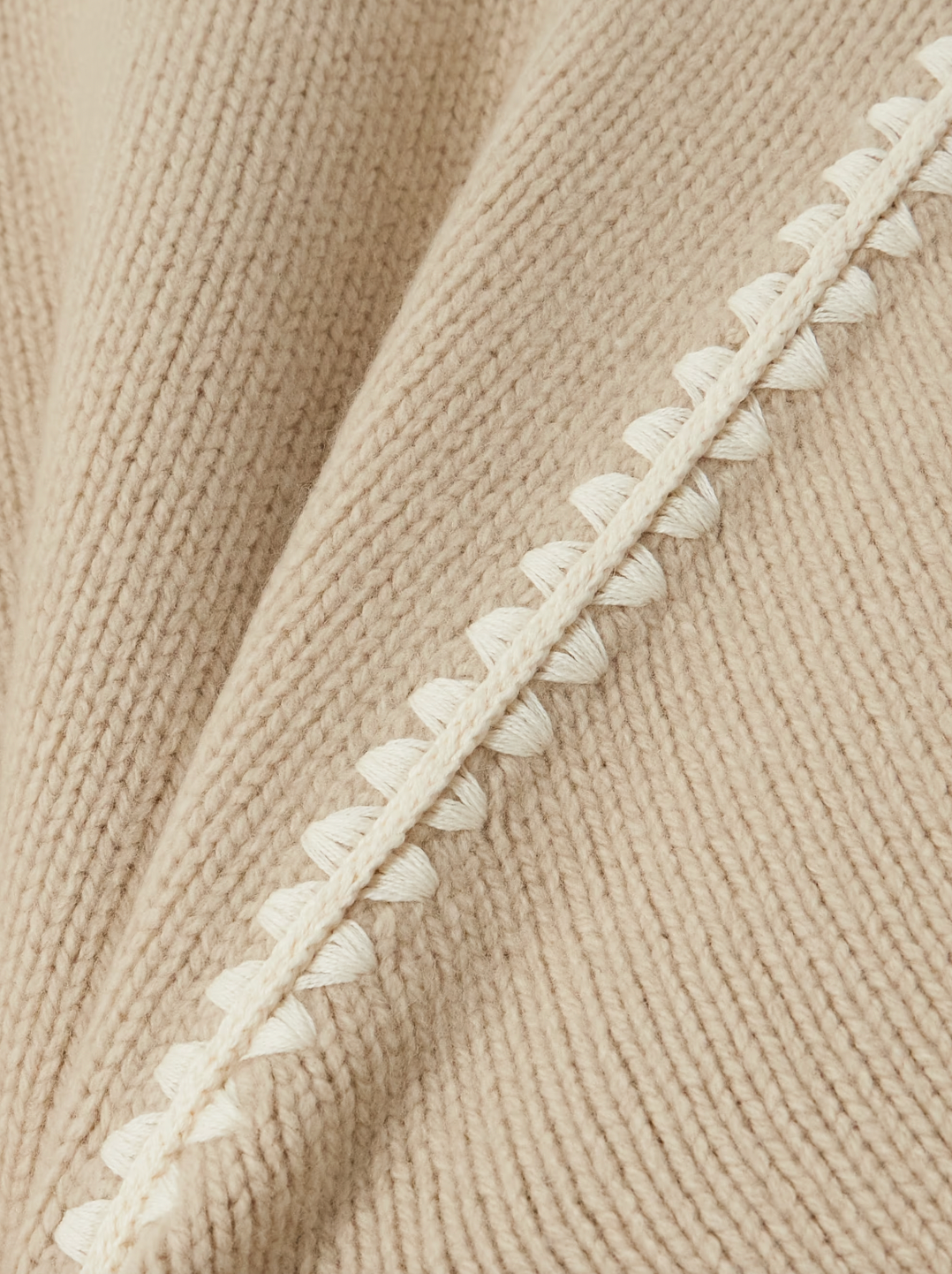 Elevate your wardrobe with this oversized sweater by Toteme crafted from a sumptuous wool and cashmere blend. Its relaxed fit with dropped shoulders offers effortless comfort, while the contrasting cream embroidery adds a refined, distinctive touch. Designed as a timeless staple, it seamlessly enriches your collection, providing both warmth and style for any occasion.