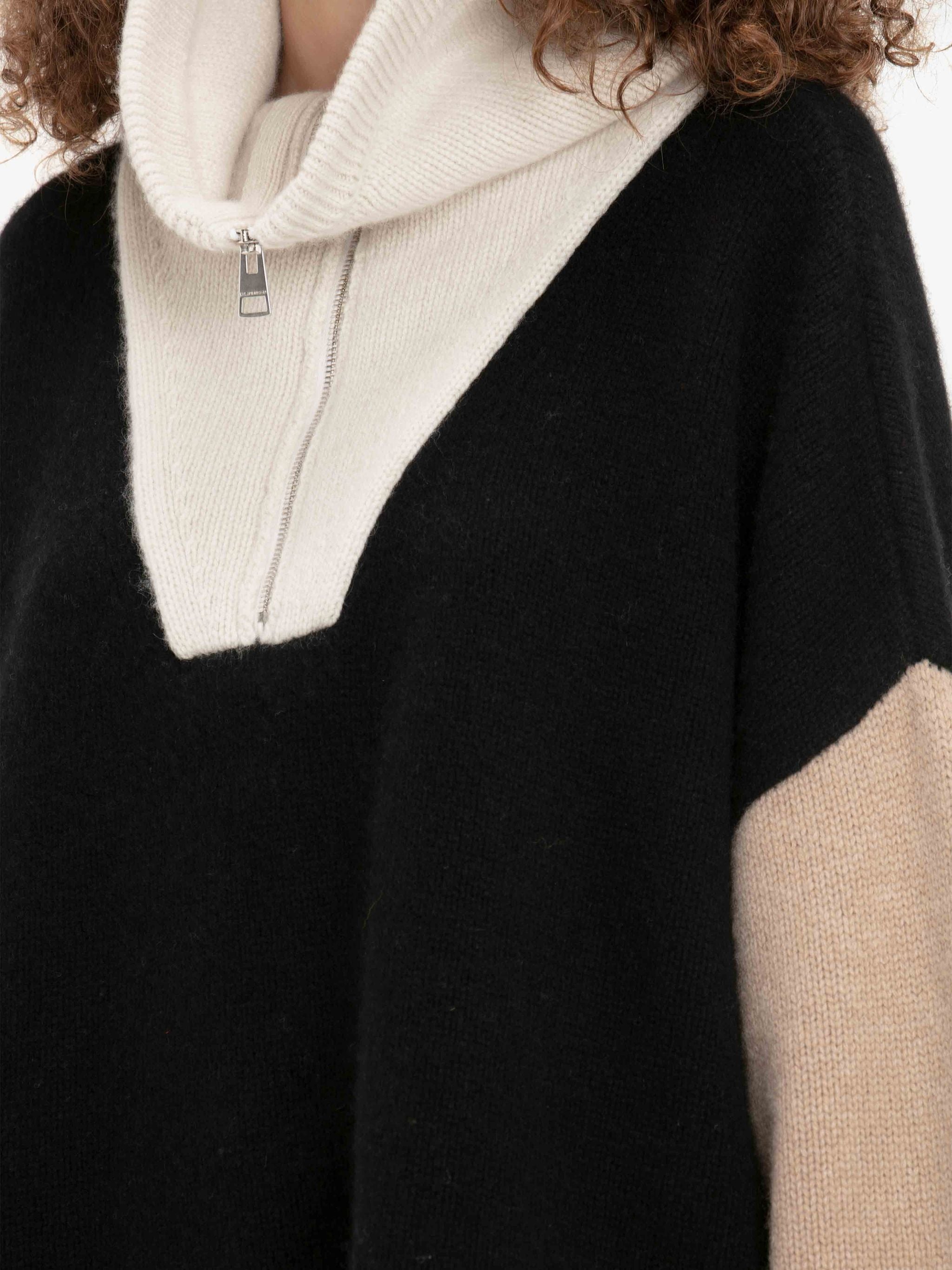 This cropped jumper by JW. Anderson offers a relaxed fit, featuring a crew neckline and raglan sleeves for a comfortable and stylish look. The oversize brushed felt JWA logo adds a touch of luxury, while ribbed hems provide a flattering fit. Stay warm and on-trend with this versatile piece.