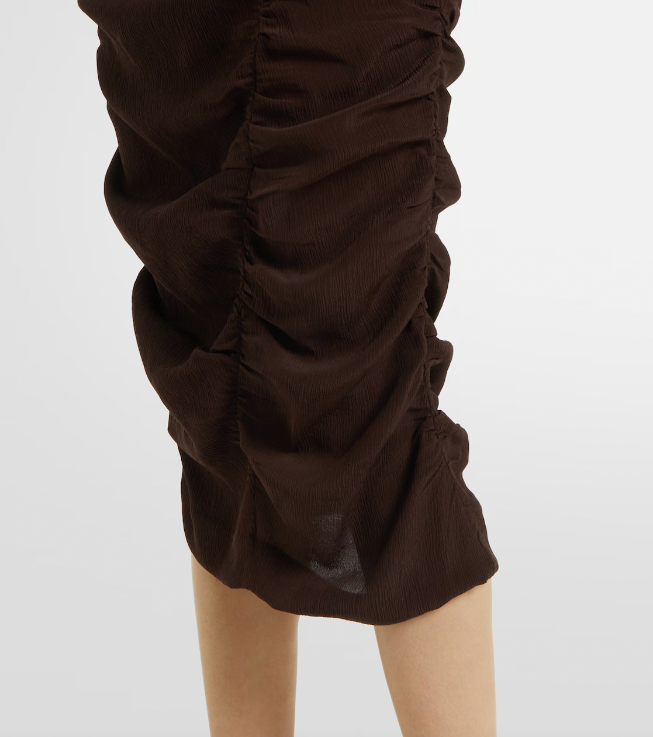 Elevate your wardrobe with this expert-crafted puff-sleeve silk midi dress by Magda Butrym. Designed with voluminous sleeves and a fluid silhouette, it combines luxurious silk fabric with sophisticated tailoring to create a timeless piece. Perfect for formal events or refined everyday elegance, the dress offers both comfort and statement style, reflecting meticulous attention to detail and high-quality craftsmanship.