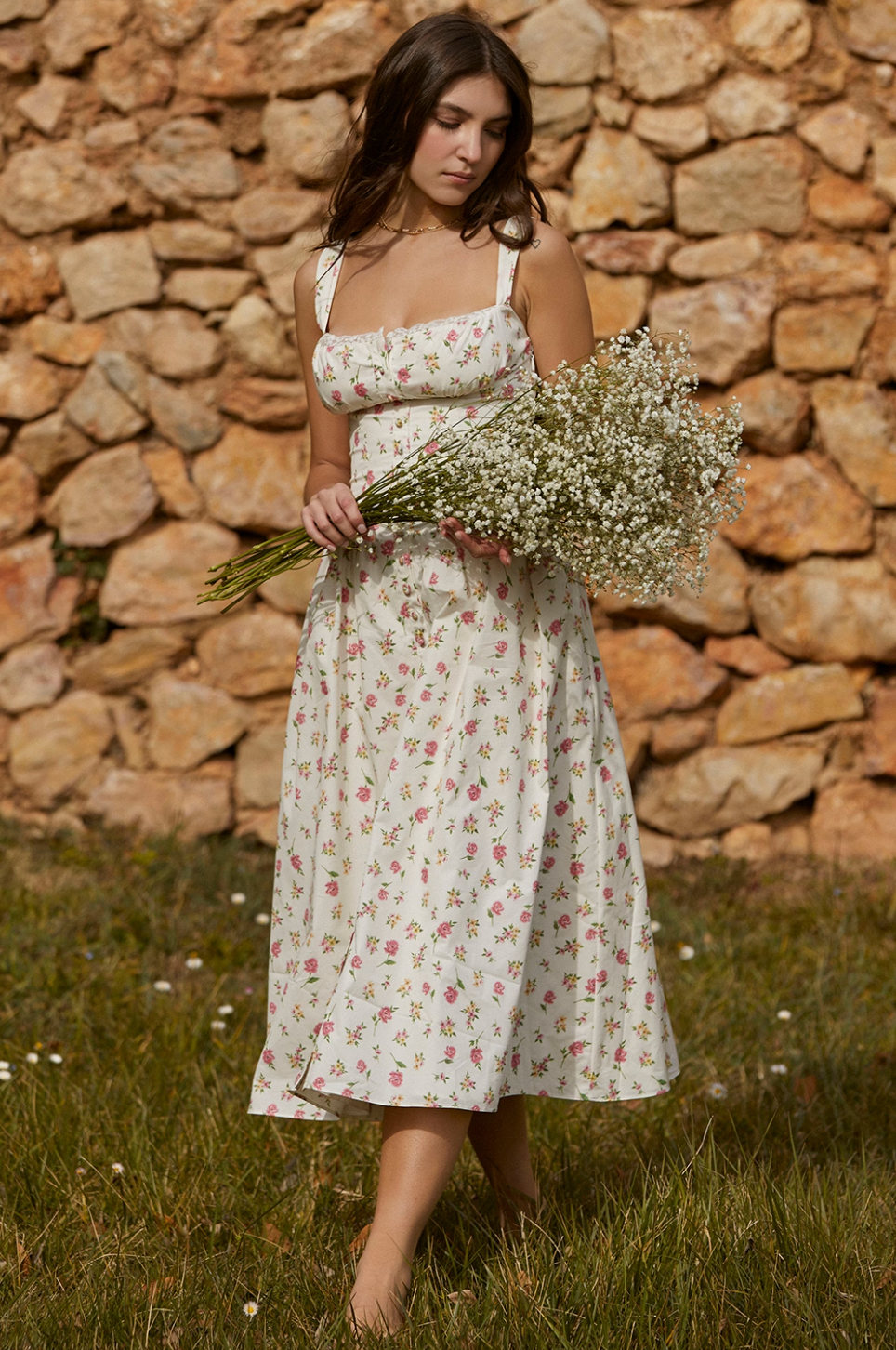 Indulge in luxury with the Tatiana Midi Dress. Adorned with lifelike floral prints, this vintage-inspired piece is made from stretch cotton for a flattering fit. The sweetheart neckline, shaped bust, and corsetry boning create a stunning silhouette, while the lace up back and button detailing add an elegant touch. With pockets for practicality, this dress is both beautiful and functional.