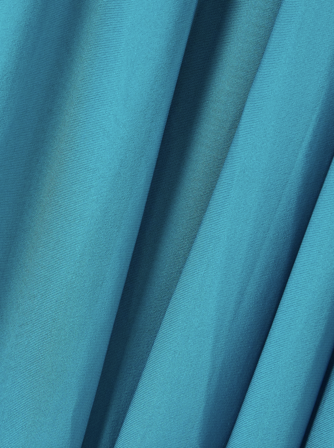 Experience the elegance of Christopher Esber’s Gyre dress, a stunning blend of volume and fluidity. Crafted from soft jersey, this maxi dress features a graceful cape-effect overlay and a bandeau bodice that cascades to a floor-length hem, creating effortless movement. Its vibrant turquoise hue draws attention, while the design’s delicate draping highlights your silhouette. Perfectly paired with silver jewelry, this statement piece embodies refined sophistication for any special occasion.