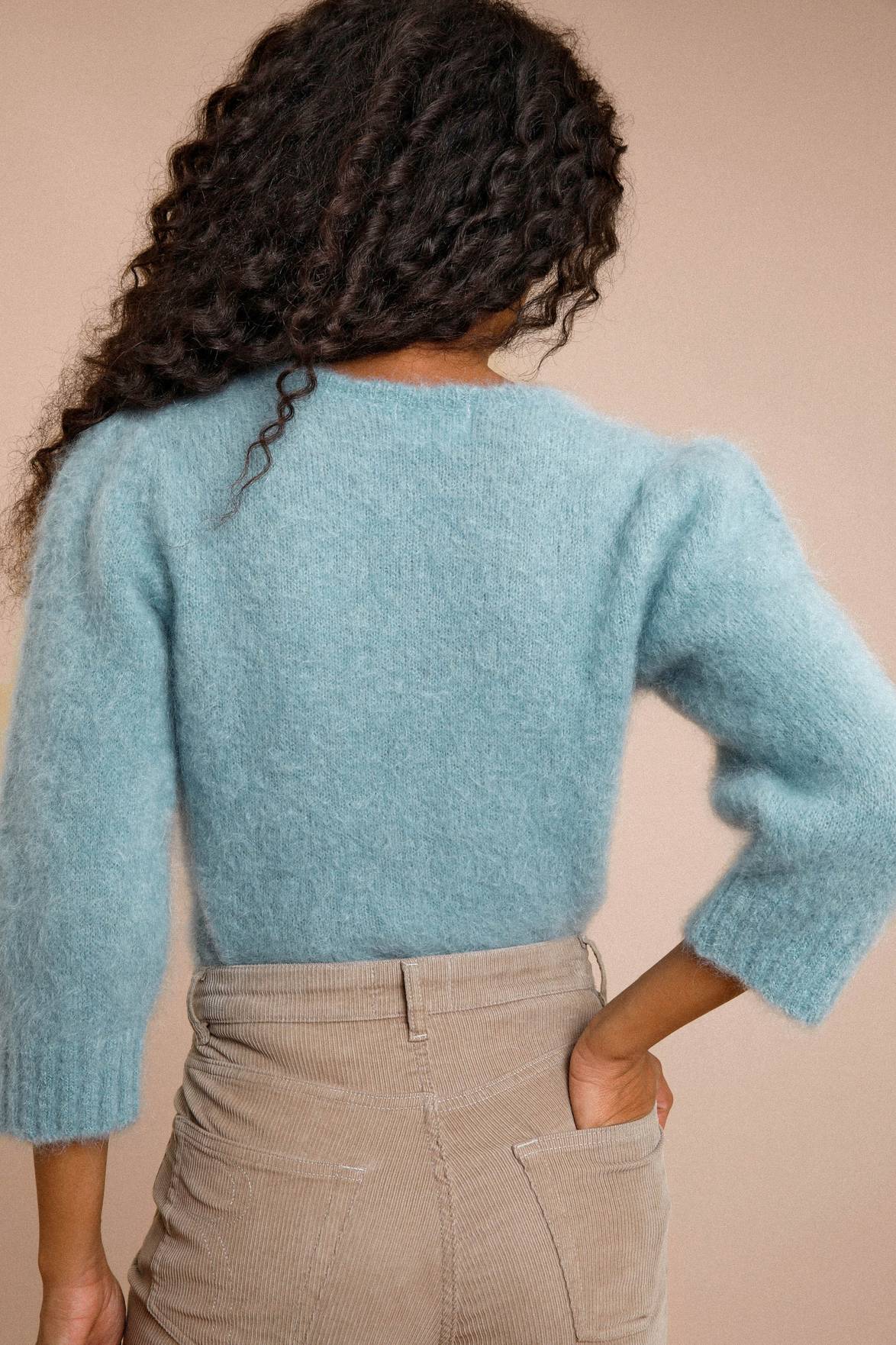 Indulge in the cozy comfort of our Pull Marcelina! Made from a wool blended fabric, this pullover is perfect for chilly days. The solid color and knitted design add a touch of style to your casual look. Get ready to stay warm and fashionable all season long!