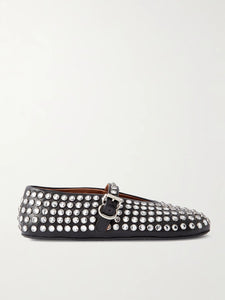 Transform any outfit into a showstopper with ALAÏA's crystal-embellished leather ballet flats. These luxurious and elegant flats add a touch of glamour to any occasion. Comfortable yet stylish, these flats are perfect for any fashion-forward individual. Elevate your wardrobe with these stunning ballet flats!