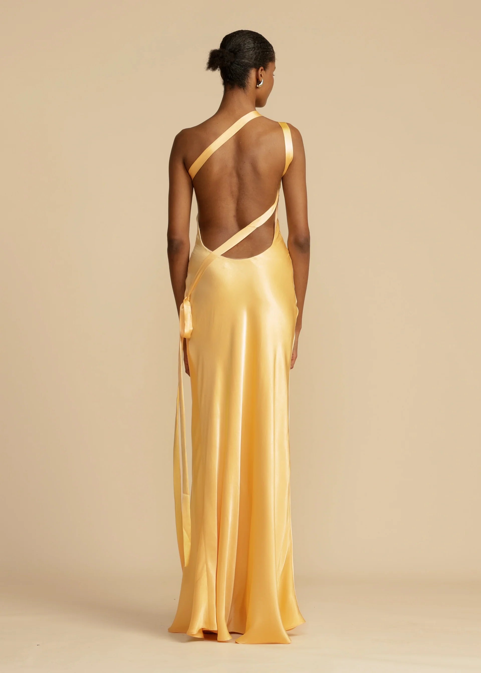 Indulge in luxury with our Micah Maxi Dress! Made from elegant silk, this stunning dress features an inclined shoulder, backless design, and sleeveless cut. Perfect for any occasion, it'll turn heads and make you feel like you're walking on a high street runway. Elevate your wardrobe with this chic and sophisticated Robe.