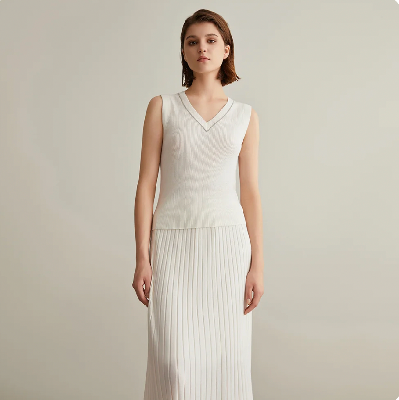 Elevate your wardrobe with Ensemble Anne. Our luxurious women's clothing features wholesale merino wool and silk for a lightweight yet stylish look. Versatile summer skirts and vests, designed for the fashion-forward woman. A perfect set for any occasion.